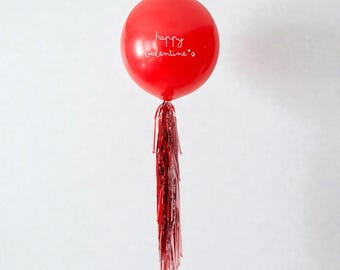 Globo rojo gigante con borla y calcomanía para San Valentín o compromiso: Te amo, sé mío, cumpleaños o día de San Valentín.