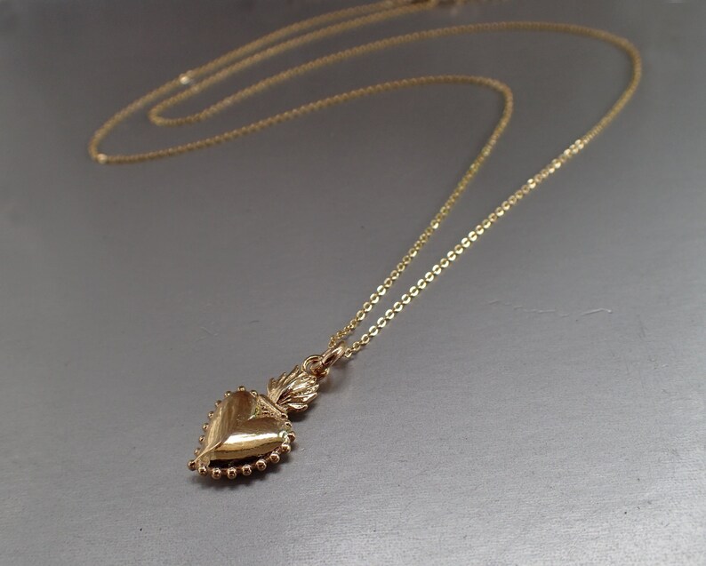 Sacred Heart Gold Long Necklace, Delicate, Gold-filled bild 4
