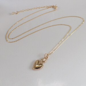 Sacred Heart Gold Long Necklace, Delicate, Gold-filled bild 2