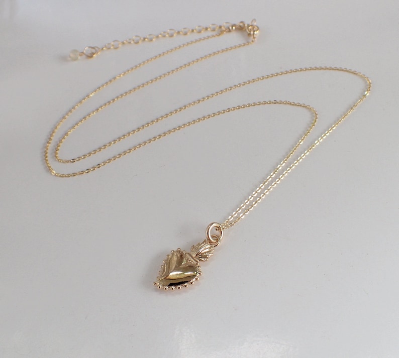 Sacred Heart Gold Long Necklace, Delicate, Gold-filled bild 2