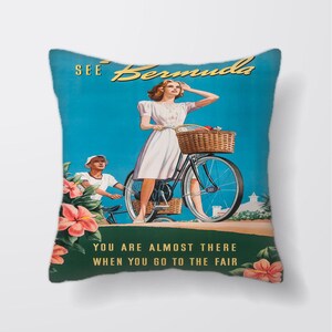 Puede incluir: Un cartel de viaje vintage con una mujer montando una bicicleta con una cesta en el manillar. El cartel es azul con el texto "See Bermuda" y "You are almost there when you go to the fair".