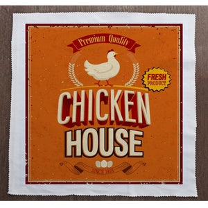 Op de afbeelding: Een vintage poster die een kippenhuis adverteert. De poster toont een witte kip, een rood lint met de tekst "Premium Quality", en de tekst "Chicken House" in een vet, rood lettertype. De poster bevat ook de tekst "Fresh Product" en "Since 1978".