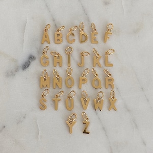 OMEGA – Colgante con letra