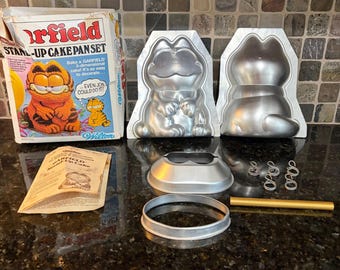 Vintage 1984 Wilton Garfield 3D Stand-Up Cake Pan Set 2105-3147 Bakeware No Eyes