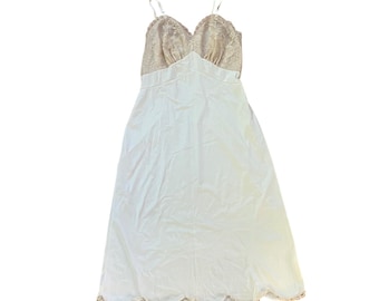Vintage Vanity Fair Slip Sz 32 Beige Lace Trim Lingerie Nightgown Nylon