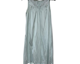Shadowline Vintage Mint Green Lace Trim Floral Embroidered Nylon Nightgown Small