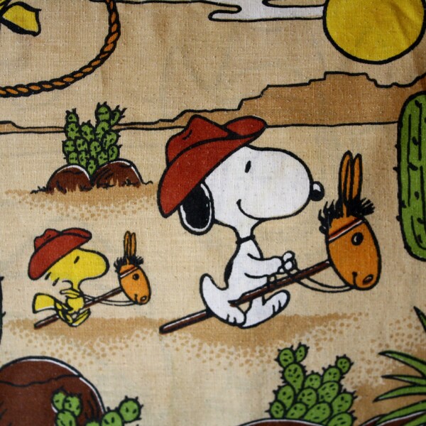 1980 Vintage Peanuts Cartoon Children's Bedspread, featuring Snoopy and Woodstock
