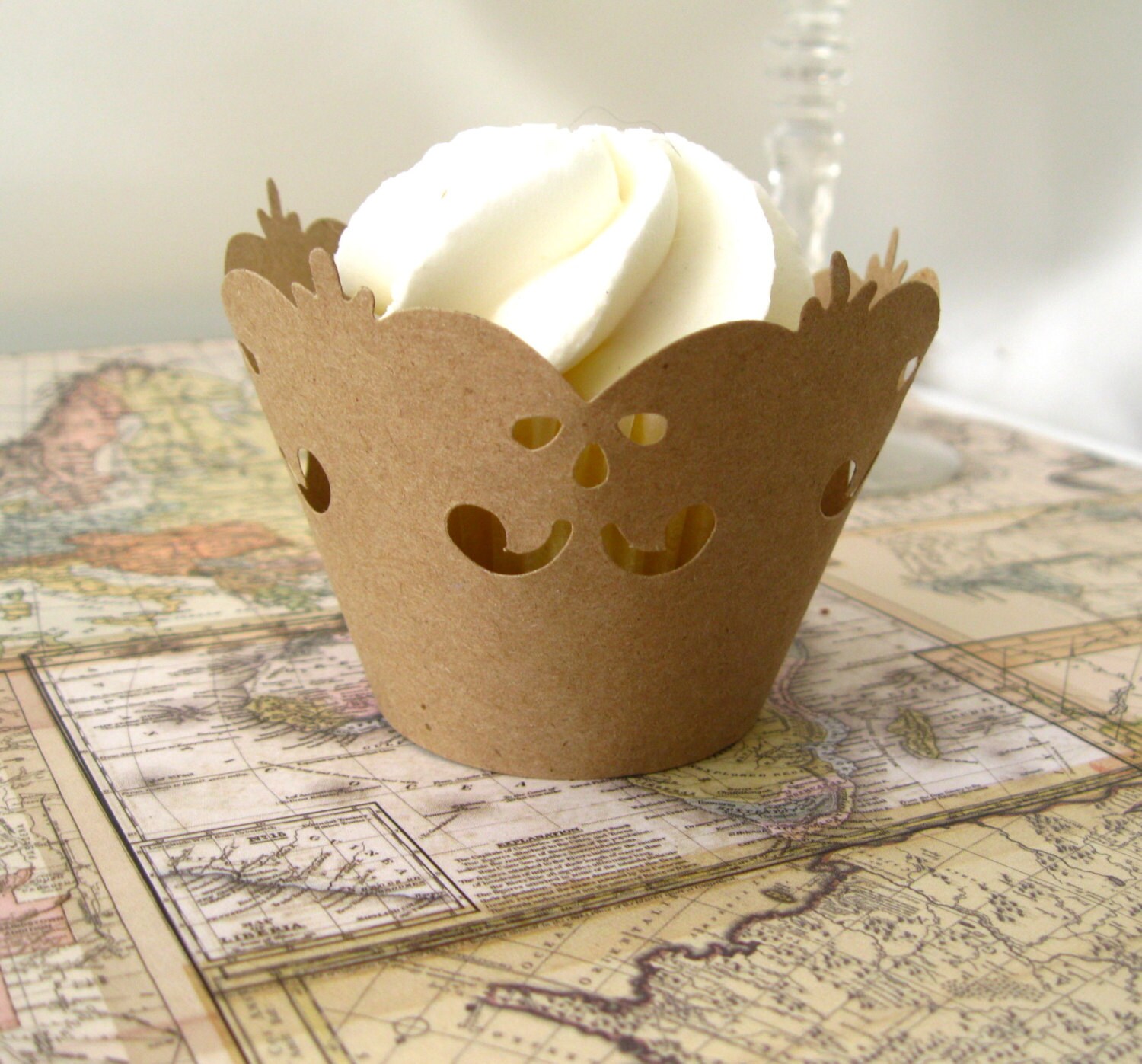 10 Kraft cupcake wrappers Shabby chic wedding Kraft tableware Reception birthday country wedding Rustic party wedding Fancy