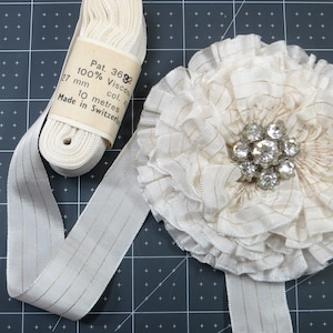 10y 1 Hank WHITE GOLD METALLIC Taffeta Ribbon tag: Ribbonwork flower Cocarde Millinery Hat Rose Bow Ruffle antique Doll Dress Flapper