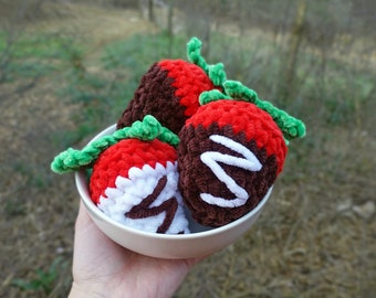 MOTIF AU CROCHET - Amigurumi fraise en peluche recouvert de chocolat pour la Saint-Valentin