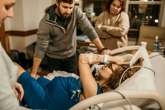 Abito da lavoro e parto da ospedale / abito da maternità / abito da  allattamento / borsa da ospedale / borsa per la mamma / camicia da notte di  maternità -  Italia