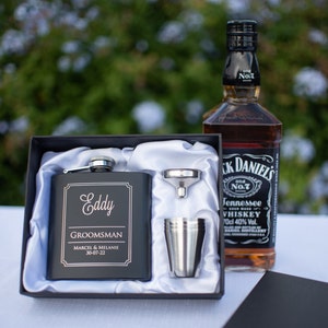 6oz Black Hip Flask Gift Set Engraved Stainless Groomsman Gift Bridal Party Gift Best Man Gift Bild 2
