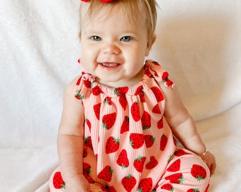 Bébé fille, barboteuse combishort aux fraises, prête à être expédiée, tenue de printemps, tenue d'été, plusieurs saisons, tenue de retour à la maison pour bébé, réglable