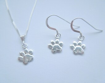 Set Gioielli A Forma Di Zampa Di Cane – Orecchini A Cerchio E Collana Con Ciondolo – In Argento E Acciaio Al Titanio – Confezione Regalo Per Amanti Animali