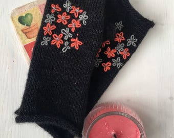 Mitaines tricotées : mitaines en mélange de laine avec fleurs cousues