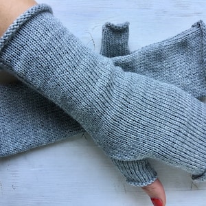 Gray fingerless mittens, Knit fingerless gloves, Knit wrist warmers, Gray gloves fingerless, Knitted gloves, Knit mittens, Armstulpen,