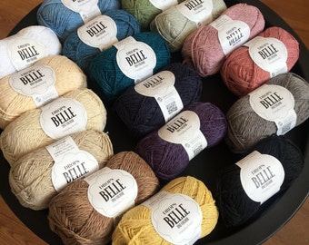 Mélange DROPS beau de fils à tricoter en coton, viscose et lin et de fils à crocheter d'été pour bébé, 50 g/120 m, 8 fils de coton peigné DK