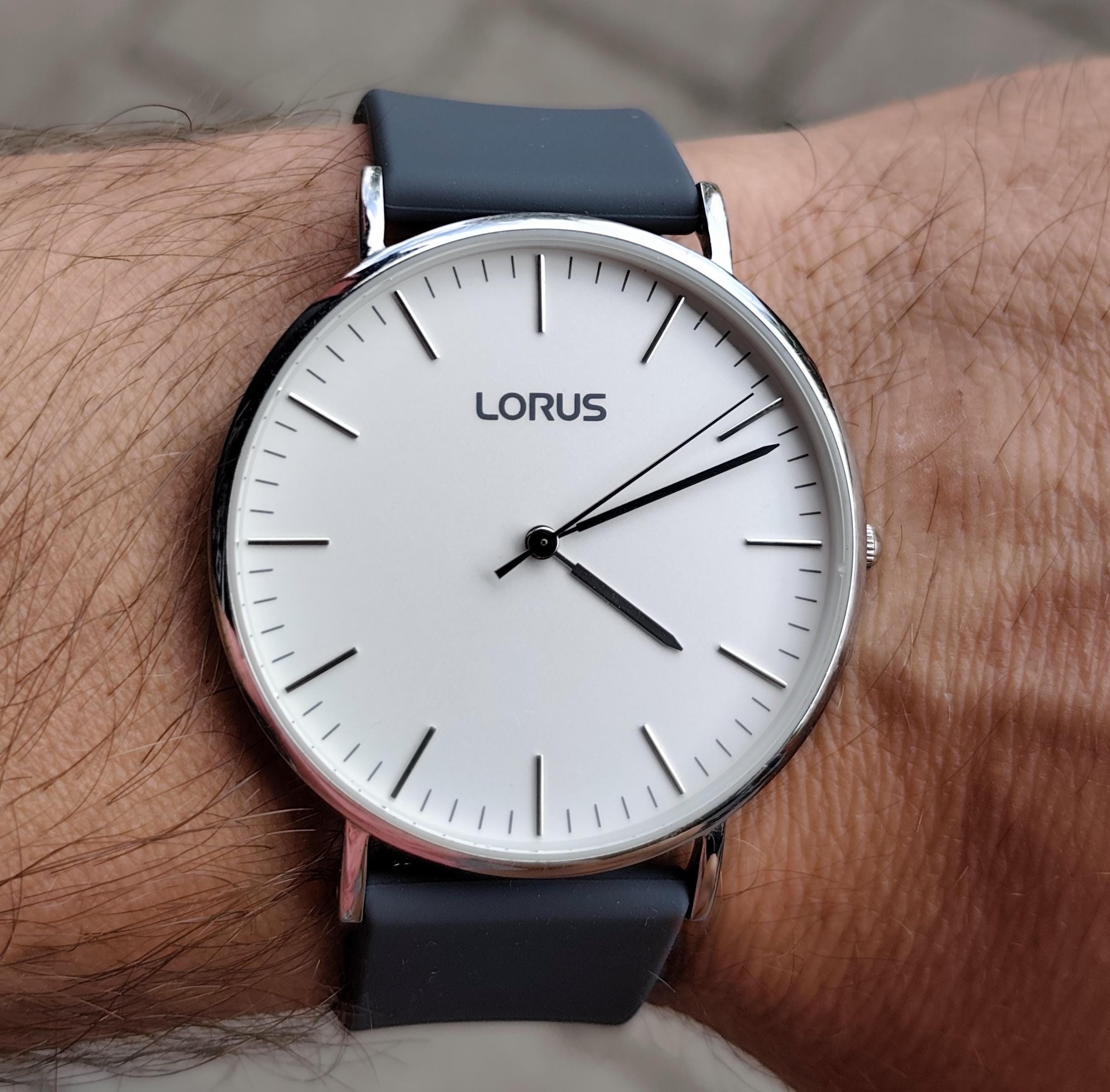ゆうじろう Vintage Japan LORUS VJ21-X071 White Dial Classic Men's Quartz