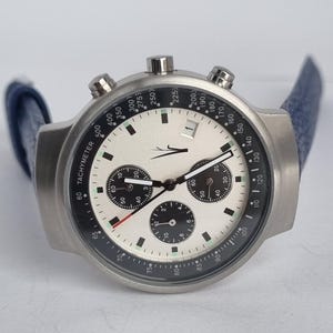 Montre à quartz vintage 2000 pour homme avec cadran argenté et chronographe