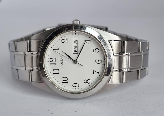 Vintage Japan PULSAR VX33-X070 White Dial Men's Quartz Watch Day