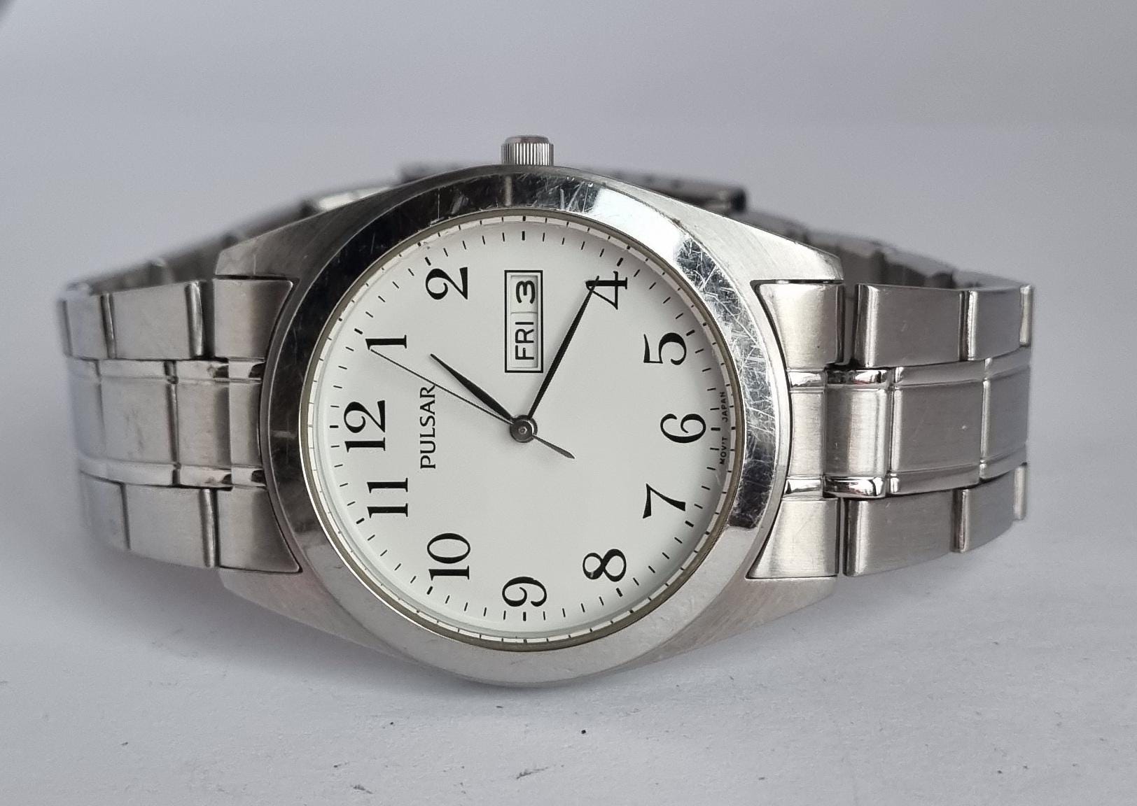 Vintage Japan PULSAR VX33-X070 White Dial Men's Quartz Watch Day