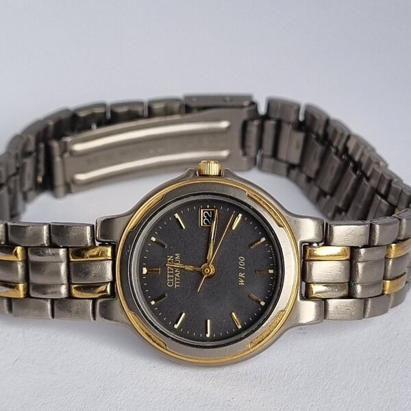 Vintage 1994 Citizen 4610-E66980 Titanium Women's Quartz Watch w Day