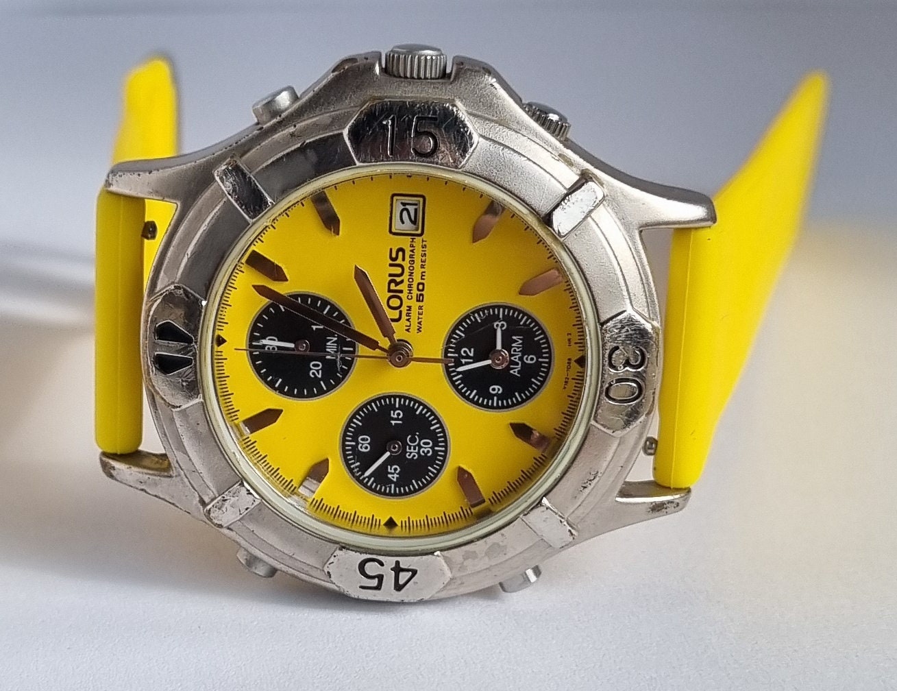 Vintage 1990 Japan LORUS Y182-7C50 Yellow Dial Men's Quartz Alarm