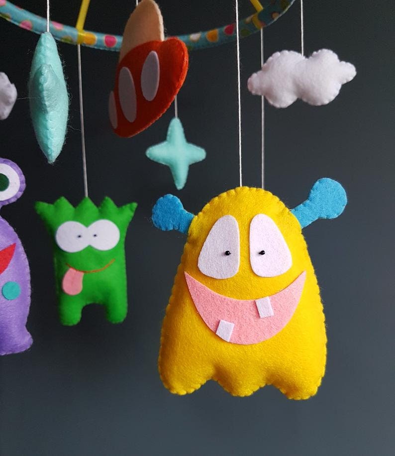 Lindos alienígenas baby nursery mobile nursery, Funny monsters baby crib mobile, Felt nursery mobile, Cuna Colorful décor baby room imagen 5