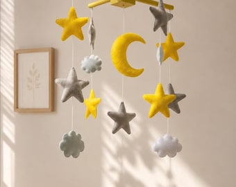 Móvil para cuna con forma de luna y estrella, decoración neutra para guardería, móvil espacial para cuna, amarillo y gris, móvil celestial.
