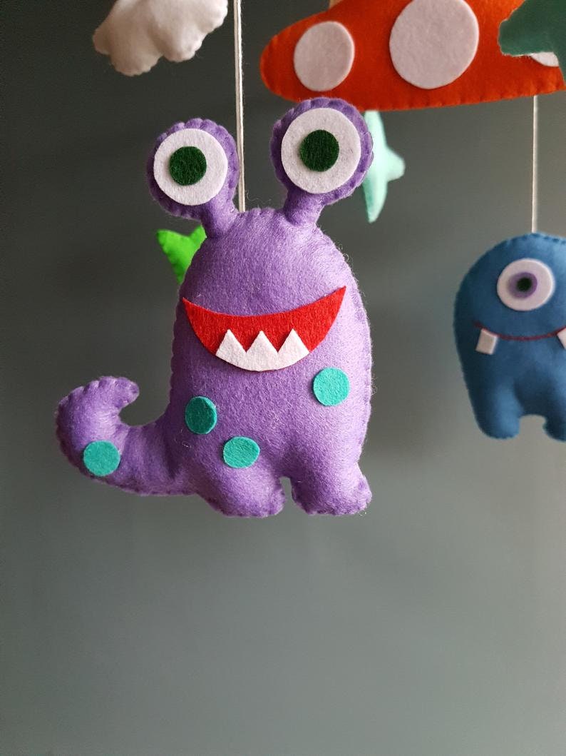 Lindos alienígenas baby nursery mobile nursery, Funny monsters baby crib mobile, Felt nursery mobile, Cuna Colorful décor baby room imagen 4