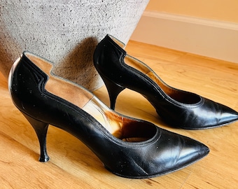 Gorgeous Handmade Vintage 1950’s Black Leather Stiletto Pumps Designed by Evins Exclusively for J Miller  Estimated Size 8