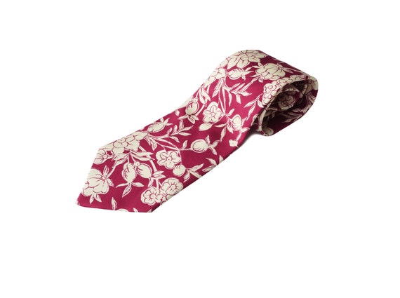 Red Silk Tie Made in Italy Suit Accessory Formal Wear Silk HUGO BOSS Men/'s Gift Vintage Silk Necktie Floral Wide Tie Men/'s Silk Tie