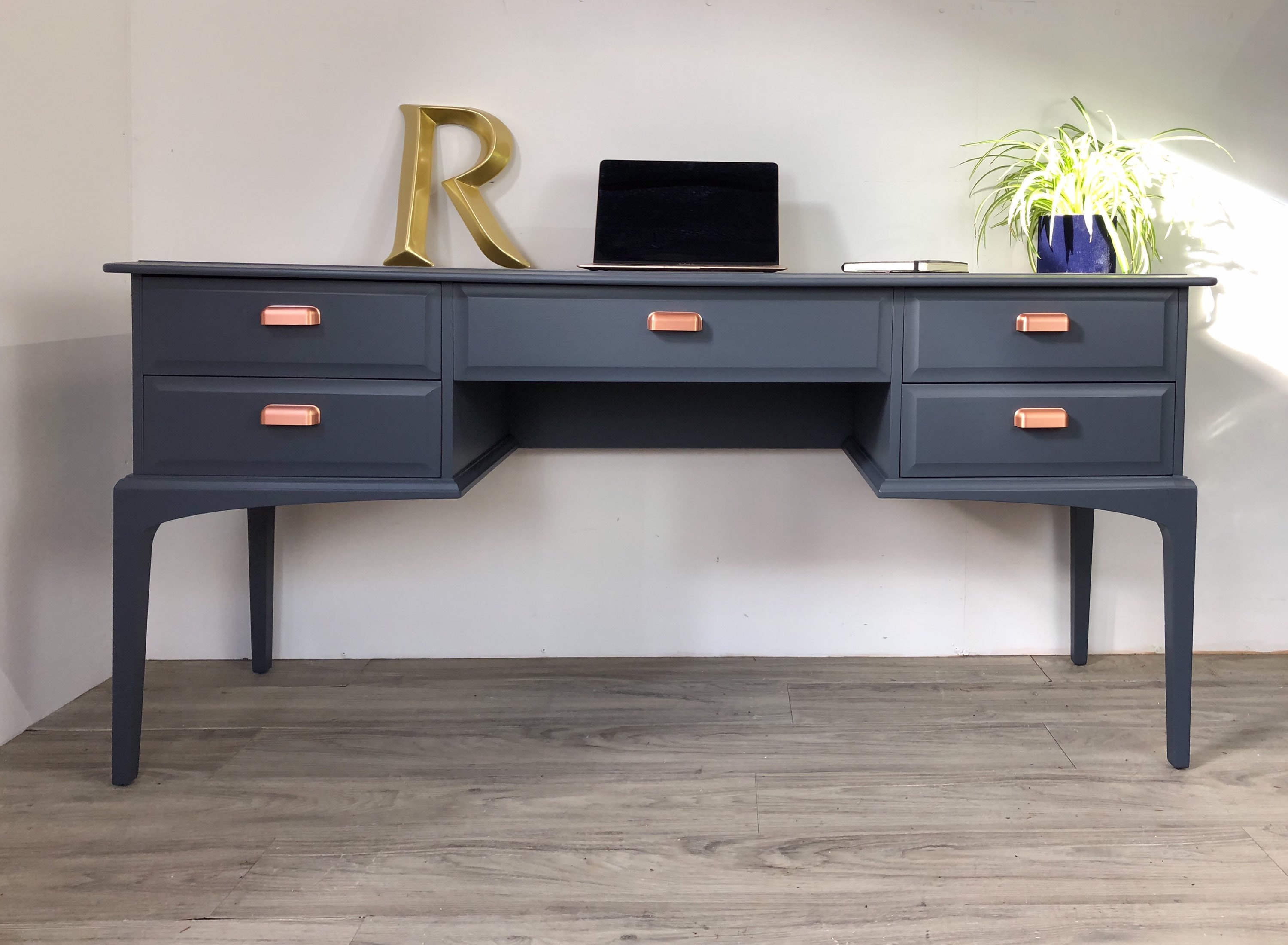 Stag minstrel dressing table deals