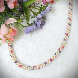 Buisvormige peyote-spiraalbloemketting met kralen TUTORIAL/PATROON