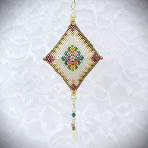 Ornamento de flor de miçangas 3D com padrão vitoriano em forma de vagem de peiote (TUTORIAL/DOWNLOAD)