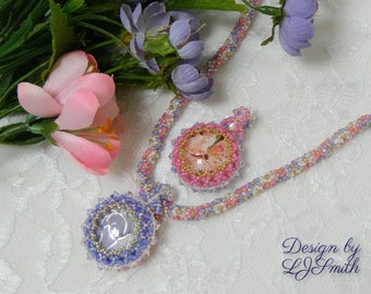 REVERSIBLE NECKLACE TUTORIAL - Beaded Flower Necklace with Cabochon Pendant