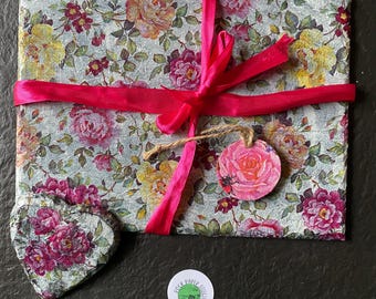 Decoupage Slate Placemat Coaster Set: Floral Tableware with Wood Gift Tag
