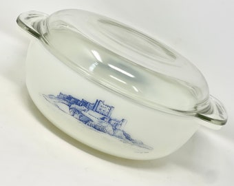 Pyrex Bamburgh Castle Casserole Dish Vintage England 3 Pint Easy Grip