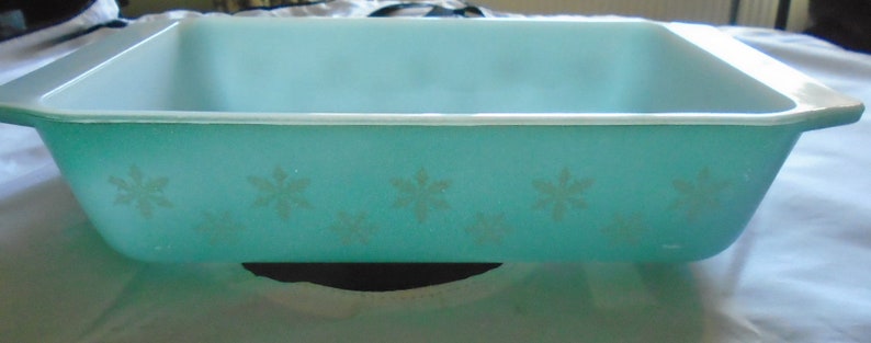 Rare Duck Egg Blue Snowflake JAJ Vintage Pyrex Gaiety Deep Size Space Saver Casserole Dish Spacesaver HTF