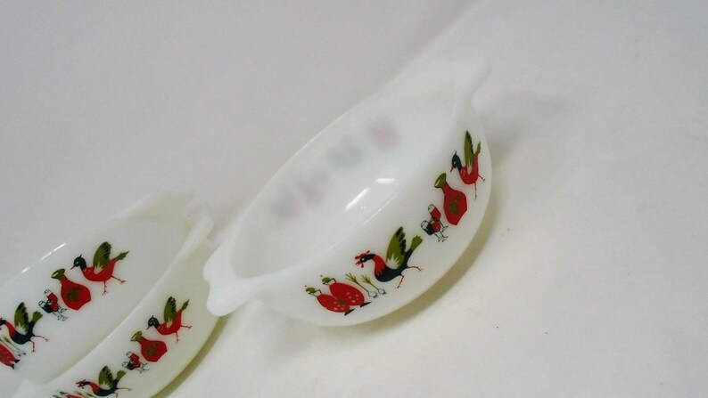 Vintage Fowl Play Pyrex 8 ounce Easy Grip Small Pixie Casserole Dish