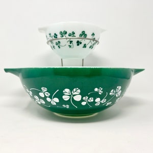 JAJ Pyrex Clover Leaf Chip and Dip Set Complete With Bracket