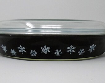 JAJ Black Divided Pyrex Lidded Gaiety Snowflake Casserole Dish