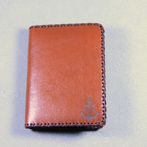 Cosido a mano personalizable Tan (avellana) color marrón cuero genuino unisex hombres mujeres titular de la tarjeta de crédito / regalo de billetera para él para ella