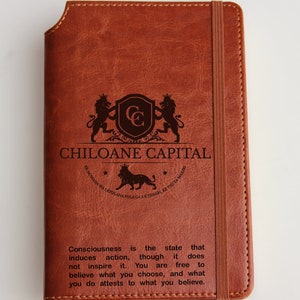Logo d'entreprise gravé personnalisé relié en cuir, bande élastique de la même couleur trois lions avec couronnes