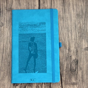 Grabado con vista al mar a partir de su foto. El mejor regalo para su hija, amigos, mamá, papá: cuaderno de bocetos encuadernado en cuero, diario de viaje.