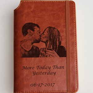 Grabado de retrato o pareja a partir de su foto. El mejor regalo para su hija, amigos, mamá, papá: cuaderno de bocetos encuadernado en cuero, diario de viaje.