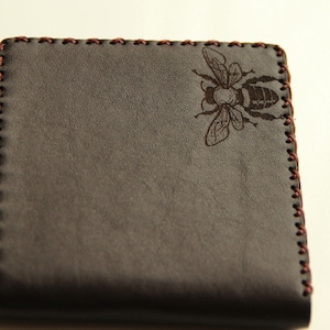 Cartera para hombre cosida a mano de cuero genuino bi plegable personalizable Cartera para hombre cosida a mano un regalo perfecto para sus seres queridos, cartera monograma