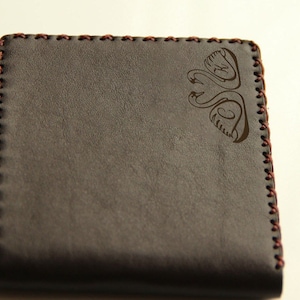 Cartera para hombre de cuero genuino con doble pliegue y cisne personalizable, un regalo perfecto para sus seres queridos, para él y para papá.