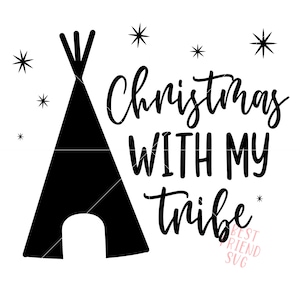 Puede incluir: Diseño gráfico en blanco y negro con una tienda de campaña y el texto "Navidad con mi tribu".