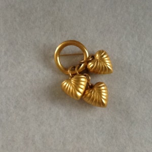Heart pin,matte gold  tone and puffy